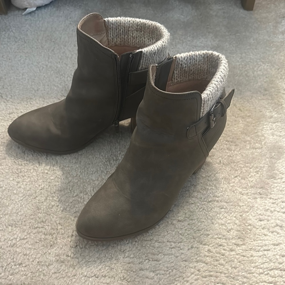 Report Brown Ankle Boots with Stacked Heel and Ribbed Collar